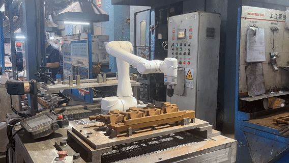 艾利特缸盖砂芯自动修芯机器人