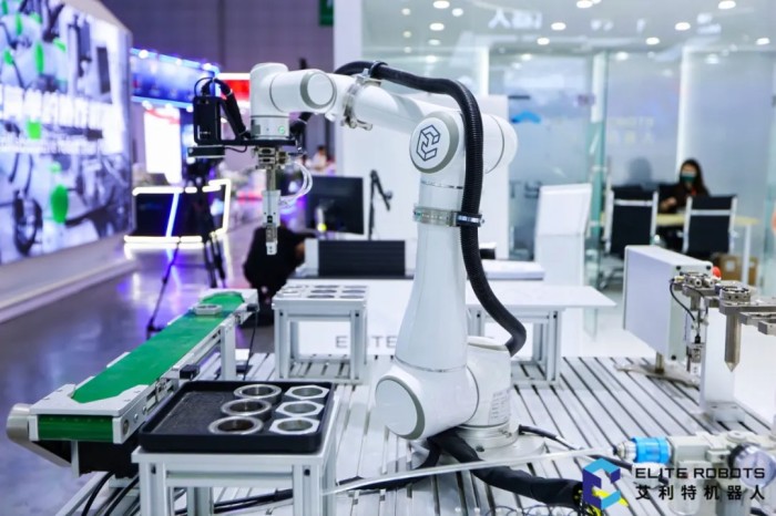 艾利特机器人基础教育工作站