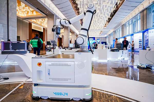 艾利特机器人携CNC上下料复合机器人整站解决方案